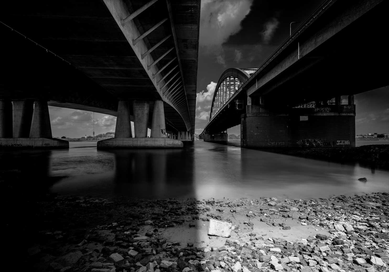 De oude en de nieuwe Lekbrug