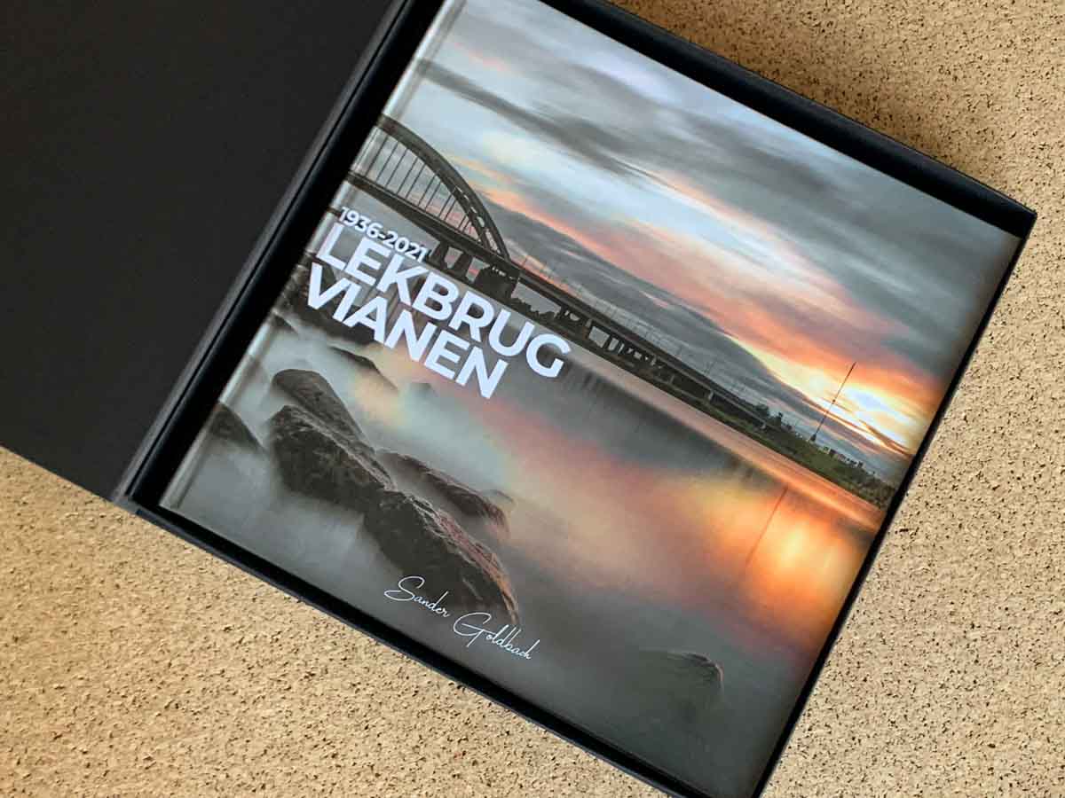 Het fotoboek in een zwarte doos