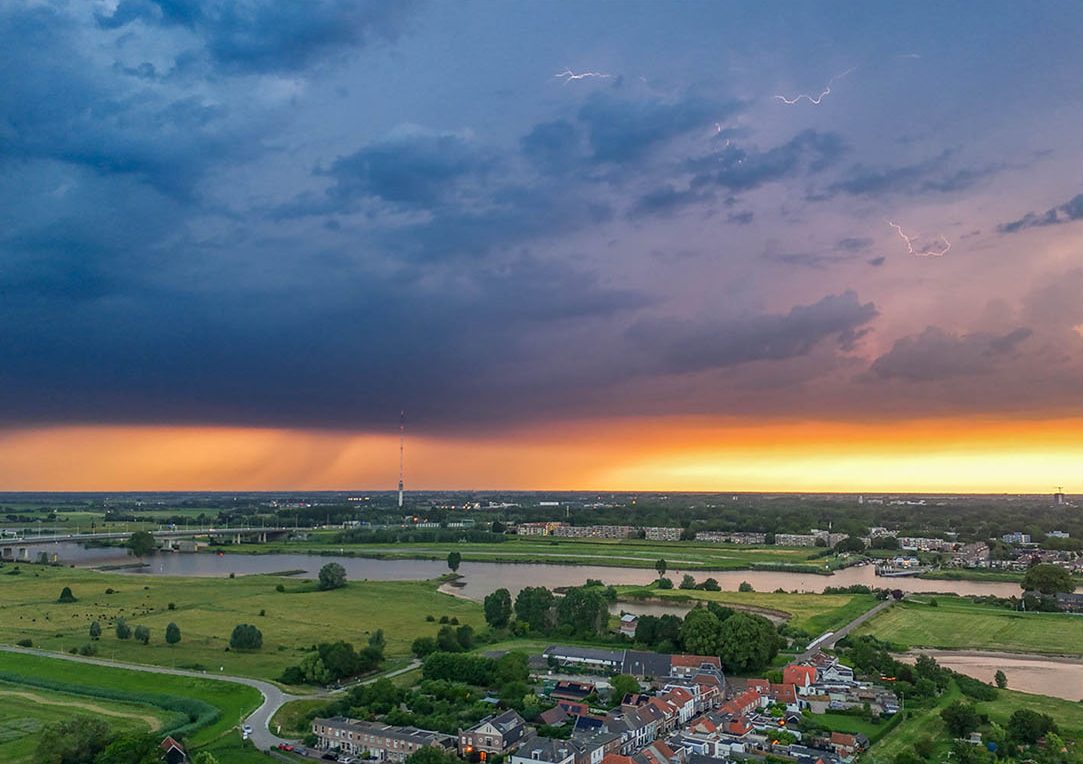 Bliksem boven de Gerbrandytoren