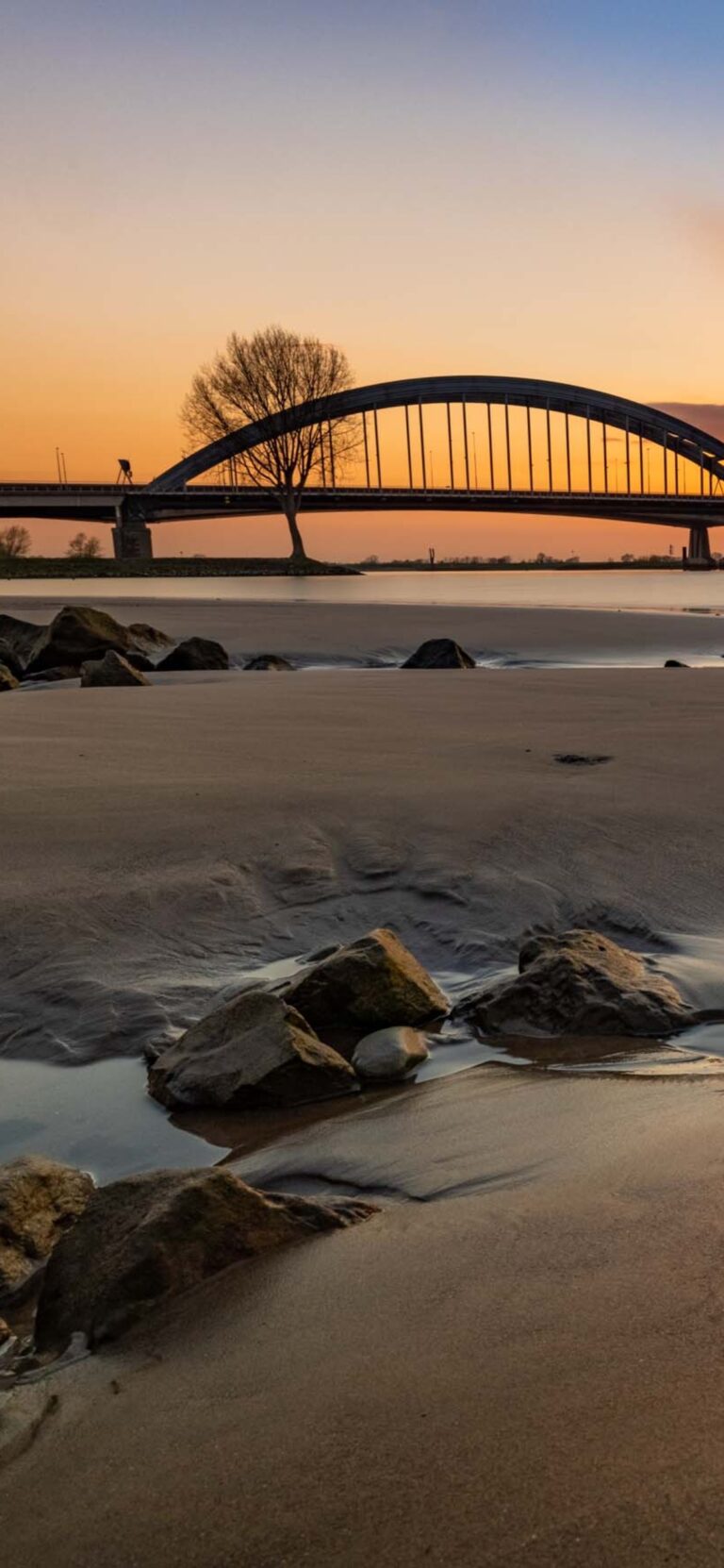 Telefoonachtergrond: zonsondergang bij de Lekbrug