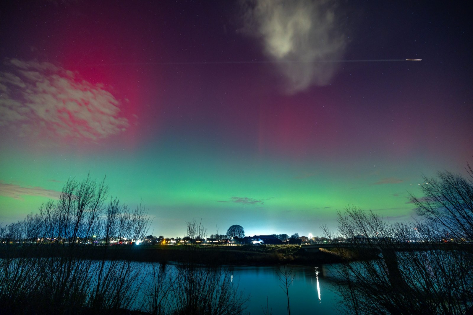 Noorderlicht boven de uiterwaarden
