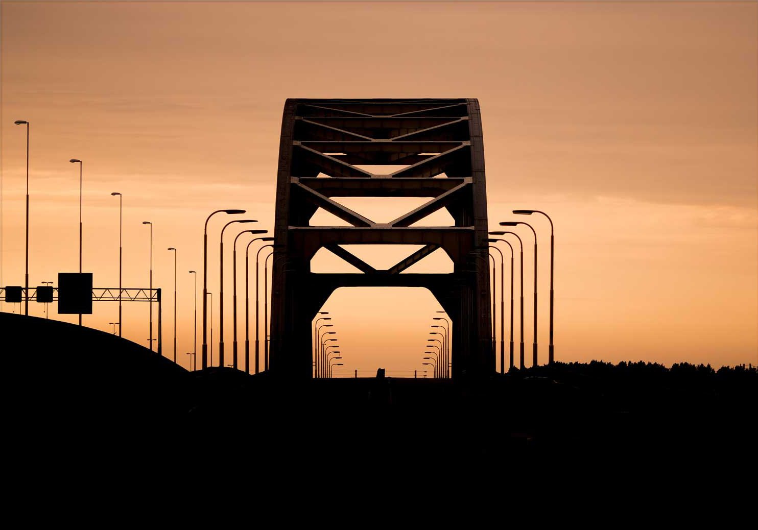 Silhouet van de Lekbrug
